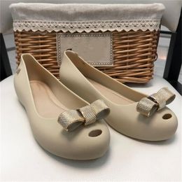 Summer Designer Sandals Metal Bow Jelly Shoes Womens Flat Heel Slipper Flip Flops Pvc Fish Mouth Women Shoe Slides