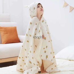 Bath Towel Children's Bath Towel with Hood Cloak Newborn Baby Cloak Baby Spring and Autumn Hooded Beach Bathrobe Can Wear Cartoon Quilt YQ240106