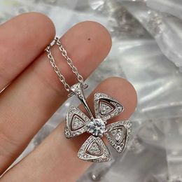 Oeq0 Designer Luxury Jewellery Bvlger Bhome Pendant Necklaces 925 Pure Silver Plated 18k Gold Eternal Blossom Flower Full Diamond Necklace Fashionable Fanshaped Ski