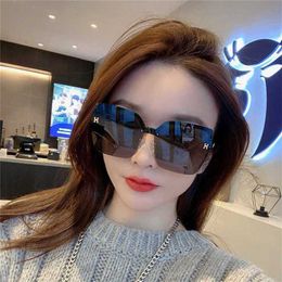 15% OFF Wholesale of sunglasses New Fashion Polarisation Mirror Sunglasses Women's Material Eyeglass Frame 9977