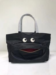 The classic smiley shopping bag is cute and the same big eye tote bag travel bag cowhide canvas bag 240106