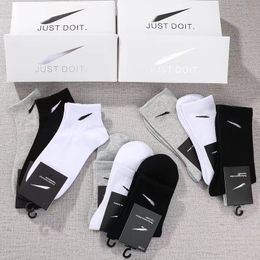 Men's Socks Nk Basketball Socks Designer Designers Mens Cotton Sweat Absorbent Breathable Anti Odour Athletic Ankle Geometric Stockings Short Mid Calf3x5d