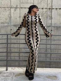 Fashion Wave Striped Women Knitted Maxi Dress Elegant Oneck Long Sleeve Bodycon 2023 Autumn Female Streetwear Party Robe 240106