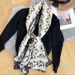 Scarves Spring and autumn European men and women's black and white scarf outdoor travel