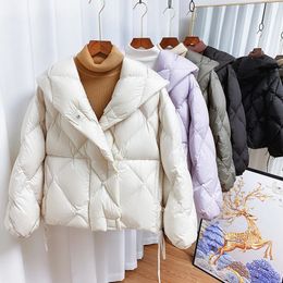 Winter Fashion 90 White Duck Down Short Jacket Women Thick Warm Loose Type Hooded Diamond Puffer Coat Outwear 240105