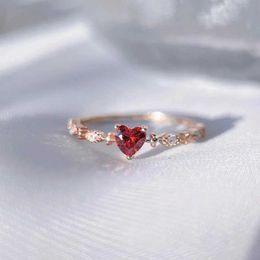 Band Rings Fashion Charm Love Ruby Rings for Women Heart Crystal Zircon Ring Woman Accessories Wedding Party Jewelry Anniversary Gift mujerL240105
