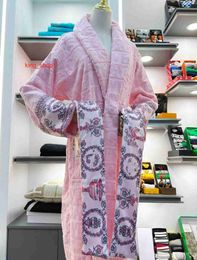 Ladies Men's Classic Bathrobe Kimono Unisex Versage Bathrobe Luxury Cotton 7 Colors Brand Pajamas Designer Warm Couple Bathrobe Loungewear Bathrobe OQX2