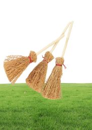 1020pcs Mini Broom Witch Straw Brooms DIY Hanging Ornaments for Halloween Party Decoration Costume Props Dollhouse Accessories 2206296800