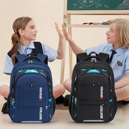 Dziecięce torby szkolne plecak dla dzieci w podstawowym szkolnym to nastolatku chłopców wodoodporne plecaki torba Mochila 240105