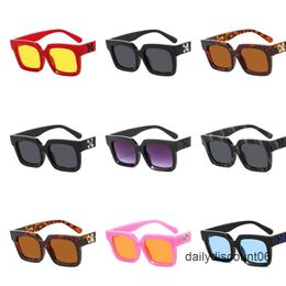 White Fashion Luxury Frames Sunglasses Men Women Sunglass Arrow x Frame Eyewear Trend Hip Hop Square Sunglasse Sports Travel Sun Glasses 015e