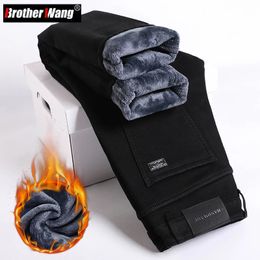 Mens Warm Fleece Jeans Winter Thick Velvet Slim Fit Business Casual Pants Classic Black Blue Elastic Cotton Denim 240106