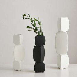 Modern minimalist vase decoration home Flower Arrangement Living Room Flowerpot Nordic decor black Art Ornaments 240106