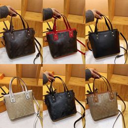 Lüks Marka Çanta Çanta Omuz Torbası Tote Çanta Fabrikası Toptan Plaj Çantaları Parça Seti Yabancı Ticaret Popüler Moda Çanta Kadın Omuz Crossbody Bag