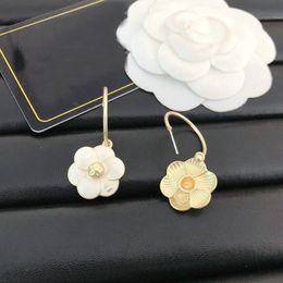 Designer Earrings Classic Letter Flower Stud Earrings Women Brand Pearl Diamond Earring Wedding Party Lovers Gift