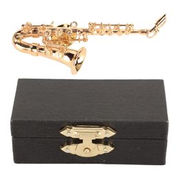 Musical Instrument Brooch Saxophone Shape Fashion Miniature Pin Elegant for Wedding 240106