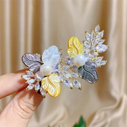 Korean Shell Flower Bouquet Lady Brooch Natural Pearl Fashion Luxury Zircon Plant Forest Series Corsage Accessories Pins 240106