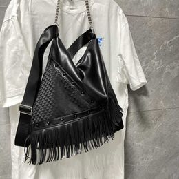 Fashion Tassel Bag Texture Foreign Style Large Capacity Shoulder Crossbody Bag Biker Chain Armpit Bucket Bag 0010823a