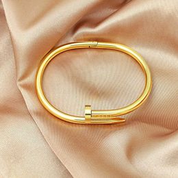 Designer Cartres Bracelet Small and minimalist trend men's women's fashionable versatile nail style 18k gold gilded high-quality bracelet NI8G