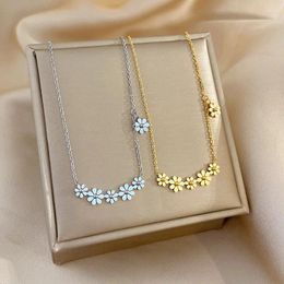 Pendant Necklaces Six Flower Necklace For Women Fashion Jewellery Y2K Accessories Choker Golden Clavicle Chain Party Birthday Gift