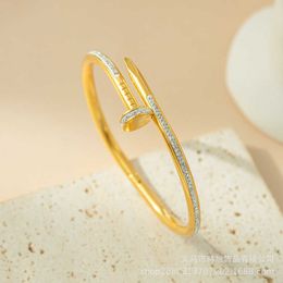 Designer Cartres Bracelet Simple Full of Diamond 18k gold Inlaid with Opening Nail Handpiece Versatile and Colorless Fashion Women's ONU8