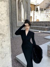 Casual Dresses Black Twisted V-neck Knitted Dress For Women Winter Waistband Long Sleeves Buttocks Mid Length Slit Night Club Party