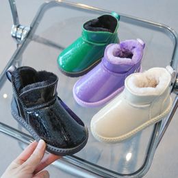 Vinterbarnskor Pure Color Waterproof Clear Ankle Boots Furry Pu Leather Snow Boots Non-Slip Boys Girls Short Boots F08222 240108
