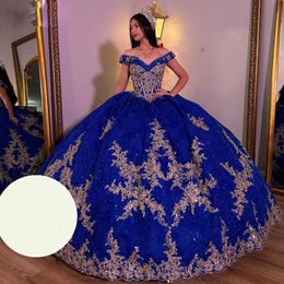Glänsande blå quinceanera klänningar 2024 från axelbollklänningen söt 15 klänning med spetsapplikationer pärlad junior Bithday Party Gowns 326 326