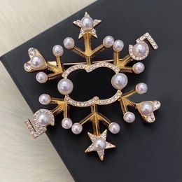 Diamond Brooches Designer Pins Brooch Pearl Snowflake Pin Brand Letter Men Womens Gold Silver Brooches Suit Pin Wedding Party Dress Jewellery Accessories Gifts