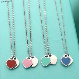 Xqau Designer Tiffansetpendant Necklaces Titanium Steel Enamel Love Necklace Female t Family Double Heart Blue Red Pink Pendant Clavicle Chain