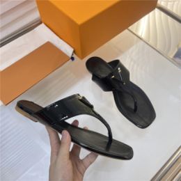 Designer Luxury Flip Flops Thong Flat Black Leather shoes Sandalsl Sandals With Box