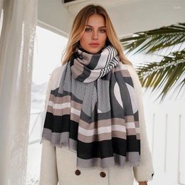 Scarves Women's Luxurious Satin Scarf With Printed Design Classic Pattern Elegant And Fashionable Cotton Beach Shawl Soft Fabric