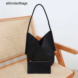 BottegaaVenetas Solstice Bags Genuine Leather Hand Woven Bag Bucket Underarm One Shoulder Handbag Fashionable and Versatile Sheepskin Tote Commuting Womens frj