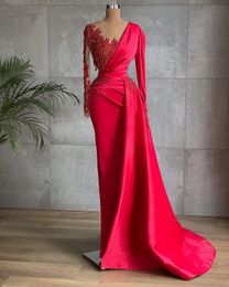 2024 Sexy Prom Dresses Red Jewel Neck Satin Plus Size Illusion Floor Length Lace Appliques Crystal Beading Mermaid Long Sleeves Evening Gowns