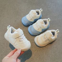 Baby Shoes Soft Soled Walking Shoes New Children's Collision Resistant and Breathable Casual Shoes Suitable for Winter 240108