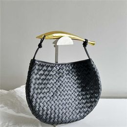 Sardines Bag BottegVenets Genuine Leather Woven Genuine Woven Genuine Woven hair generation half moon in Guangzhou