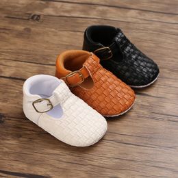 New Baby Shoes Vintage Leather Boys and Girls Shoes Multi Color Preschool Rubber Sole Anti Slip First Step Walker Baby Newborn Moccasins 240108