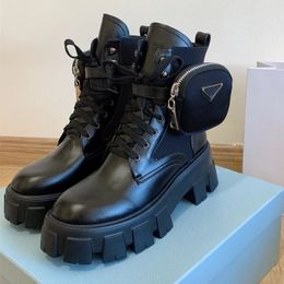 Stivaletti da donna di design Stivaletti alla caviglia Martin Knight Boot in vera pelle Giunzione in nylon Ispirazione militare Scarpe da combattimento di alta moda 5A Taglia di qualità 35-42 con piccola borsa