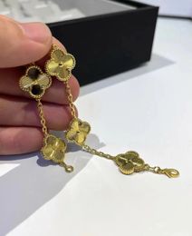 Для дизайнера золотого шарма женщина мать жемчужного V-Gold Five Flower Bracelet Женский натуральный кристалл Fritillaria Chalcedony 888150 V-