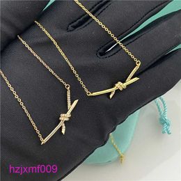Eq2n Designer Tiffanyset Pendant Necklaces New T's Bowknot Pendant Set with Diamond Knot Collar Chain Female Rose Golden Valley Ailing Colorless Necklace