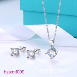 A2s6 Designer Tiffanyset Strands Strings t Familys Same Four Claw Hollow Out Diamond Inlaid Necklace Female Simulation Mosan Diamond Earrings Simple Single d