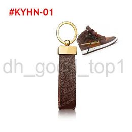 Lvse Keychains Lanyards 2023 Designer Keychain 65221 with Sneaker Key Holder Buckle Car Handmade Leather Women Bags Pendant Accessories Box and Dust Bag 1 1OUE