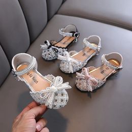 Summer Little Girls Princess Shoes Rhinestone Children's Pearl Bow Party Sandals Kids Bling Hollow Out Wedding Footwear 240108