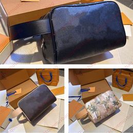 Dopp Kit Toilet bag designer cosmetic bags Washing handbag tote Clutch Pochette men women wallet Outdoor travel storage bag high quality leather dhgate Sacoche