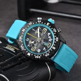 Designer relógio Mens relógios Top Luxury Quartz Endurance Pro Avenger Chronograph 44mm relógios Múltiplas Cores Homens de Borracha relógios de Vidro Pulsos