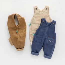 Baby Boys Dungarees Overalls for Kids Girls Casual Pants Overdimensionerade tecknade småbarn Lossa Corduroy Jumpsuit Kidskläder 240108