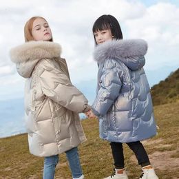 Dzieci błyszczące kurtki dziewczęta Zima zagęszcza ciepłe odzież wierzchołka Bawełny płaszcze dzieci modne płaszcze z kapturem zwykłe parki 240108