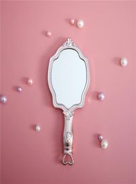 Les Merveilleuses Laduree Makeup Hand Mirror Luxury Embossment Travel Size Beauty Hand Mirror2321358