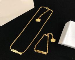 Europe & America Simple Fashion Necklaces Letter Pendant Letters Braceletd Head Portrait Pattern Greece Meander 18K Gold plated Womens Designer Jewellery Set9412548