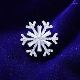 Brooches Fashion Snowflake Winter Crystal Flower Brooch Pins For Women Men Festivel Gifts Jewellery Wedding Party Decorations
