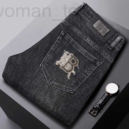 Men's Jeans Designer European autumn and winter new jeans, men's slim fit, small feet, elastic embroidery, medium high waist, fashion, B family thick pants J1W9